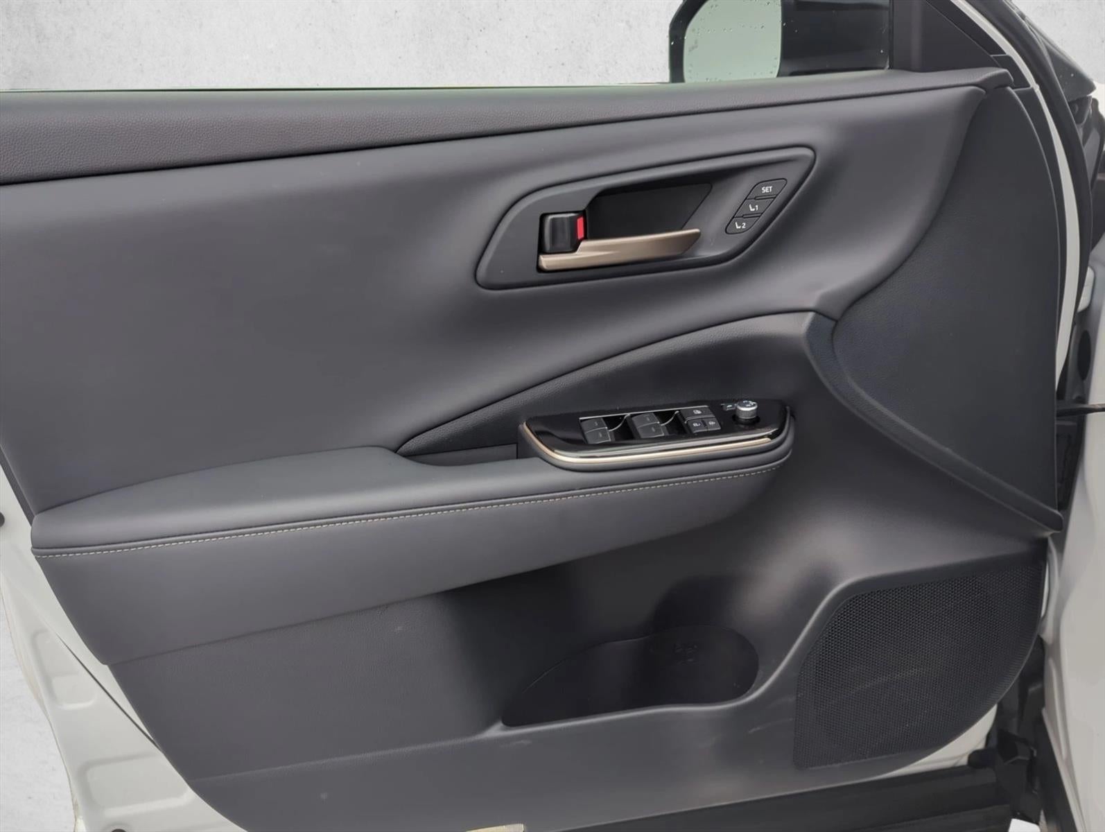 2025 Toyota Crown Signia XLE AWD (Natl)