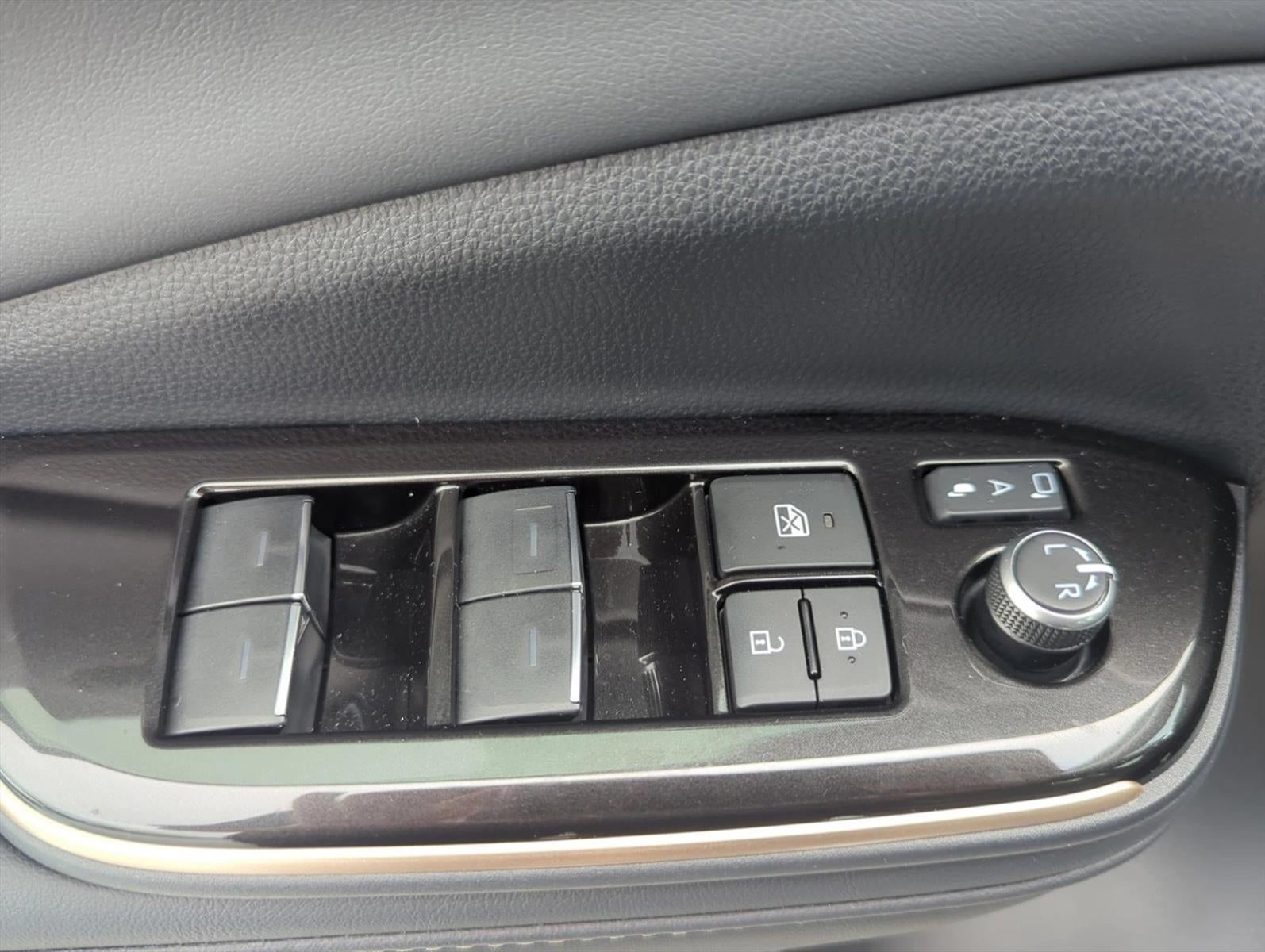 2025 Toyota Crown Signia XLE AWD (Natl)