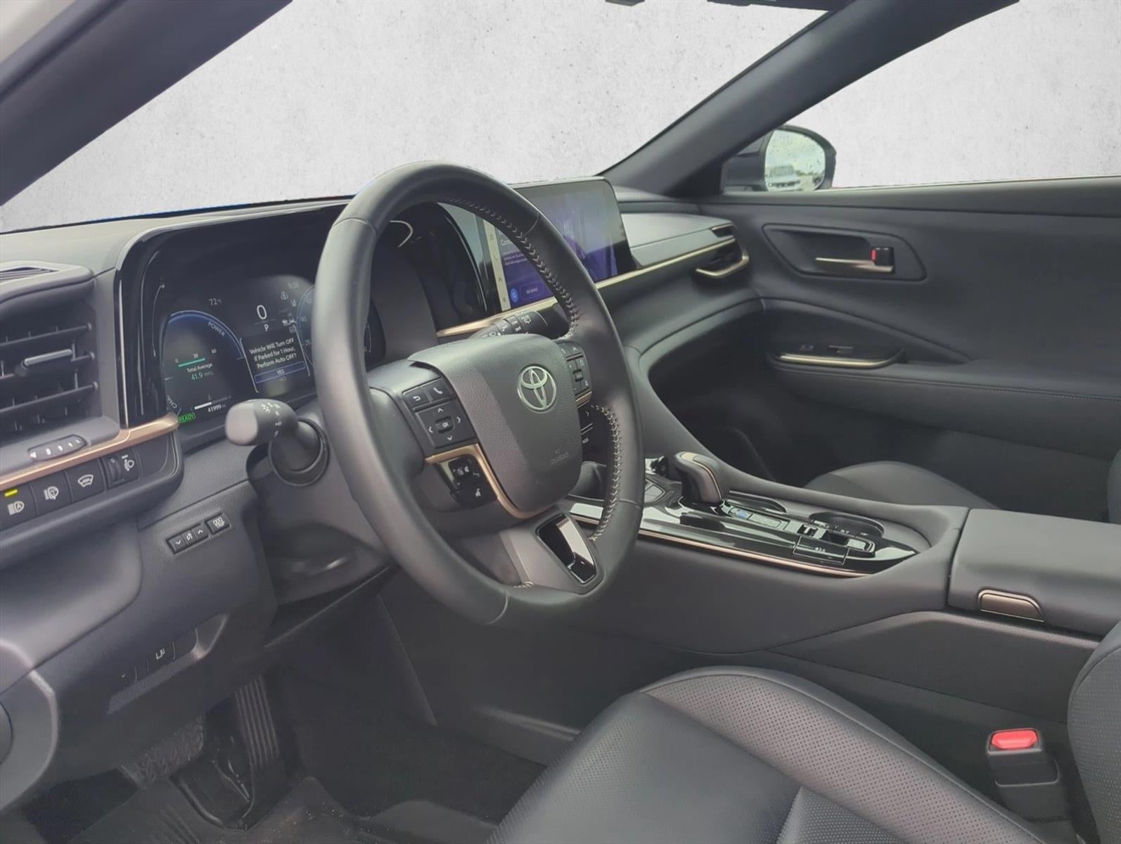 2025 Toyota Crown Signia XLE AWD (Natl)