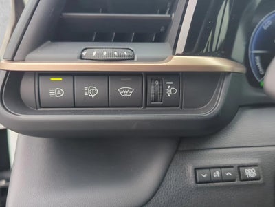 2025 Toyota Crown Signia XLE AWD (Natl)