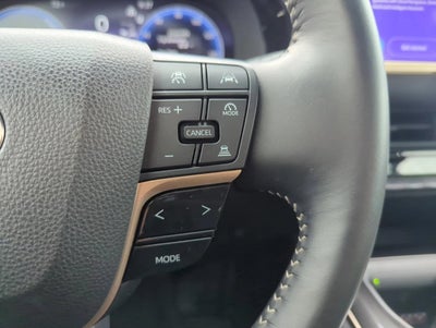 2025 Toyota Crown Signia XLE AWD (Natl)