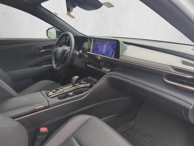 2025 Toyota Crown Signia XLE AWD (Natl)