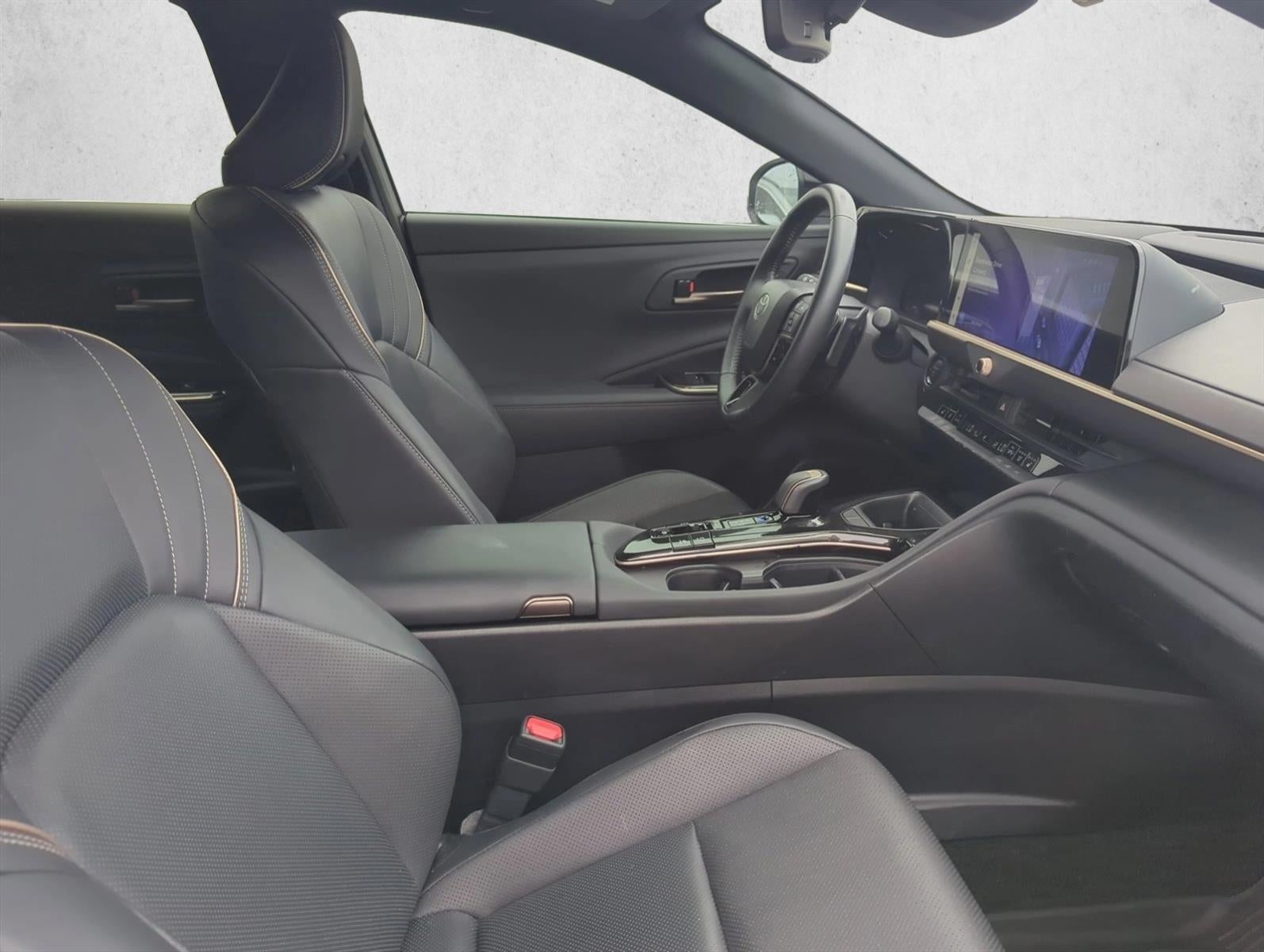 2025 Toyota Crown Signia XLE AWD (Natl)