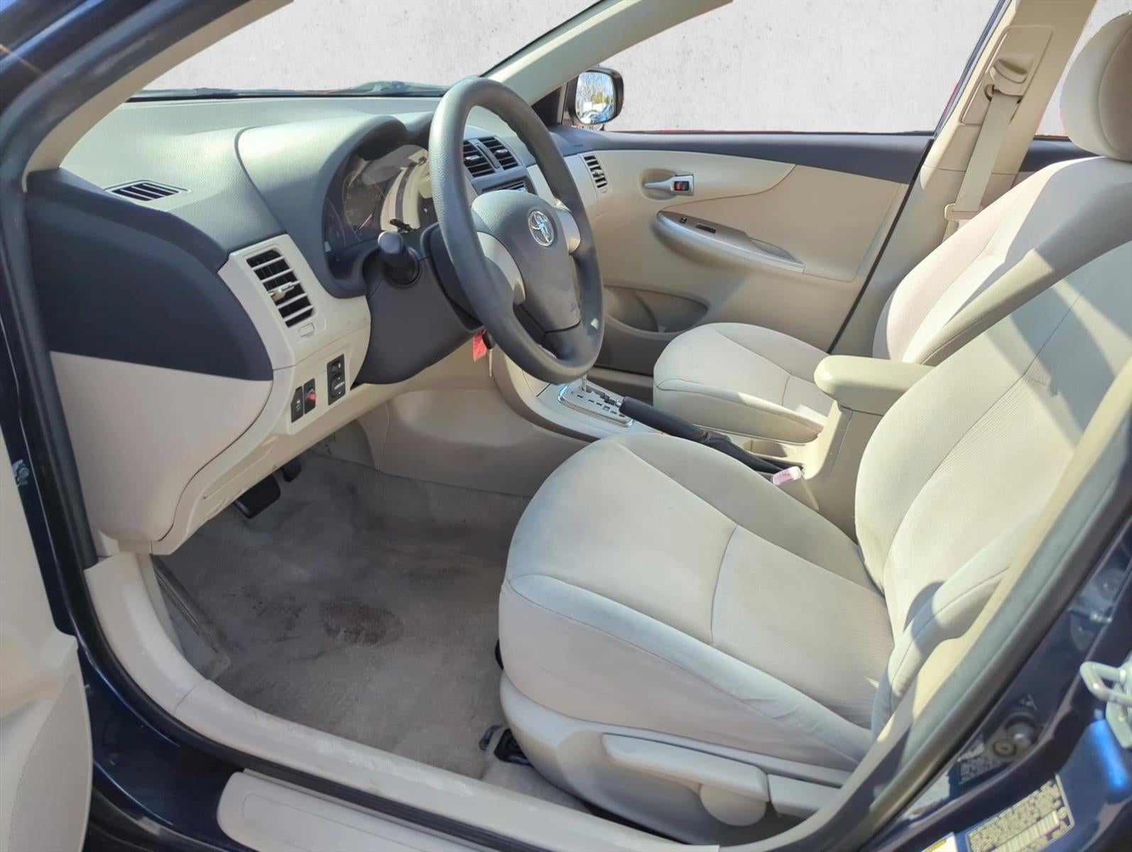 2011 Toyota Corolla 4dr Sdn Auto LE (Natl)