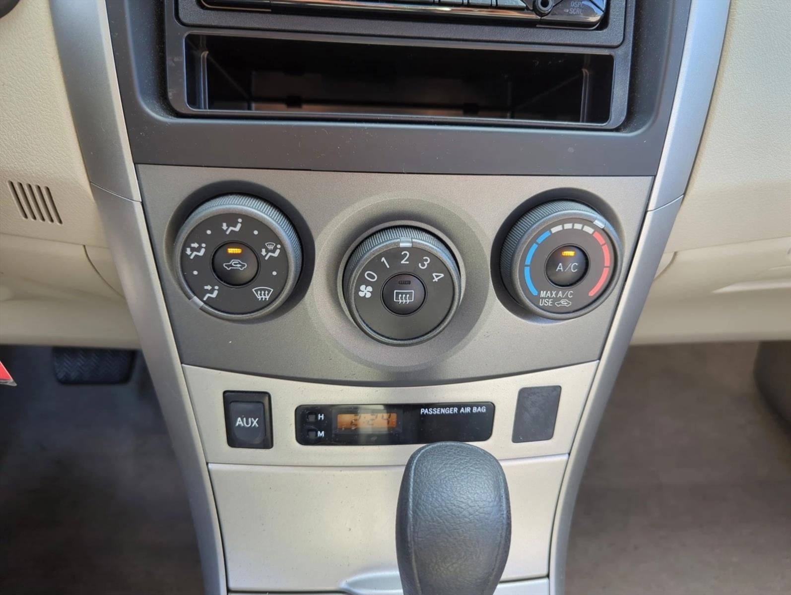 2011 Toyota Corolla 4dr Sdn Auto LE (Natl)