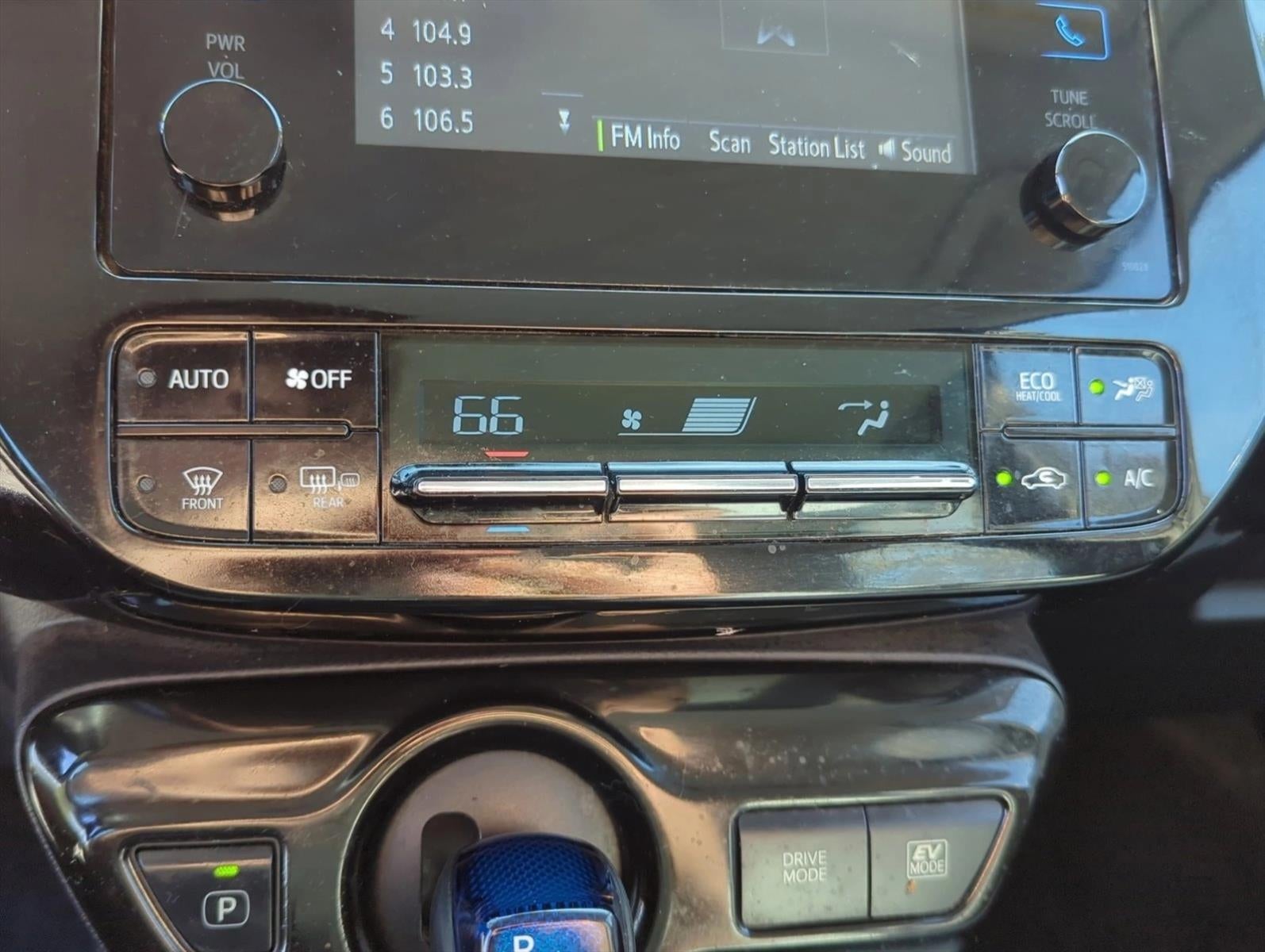 2018 Toyota Prius Two Eco (Natl)