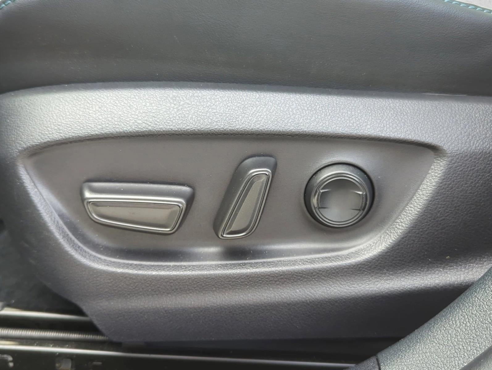 2019 Toyota Prius XLE (Natl)