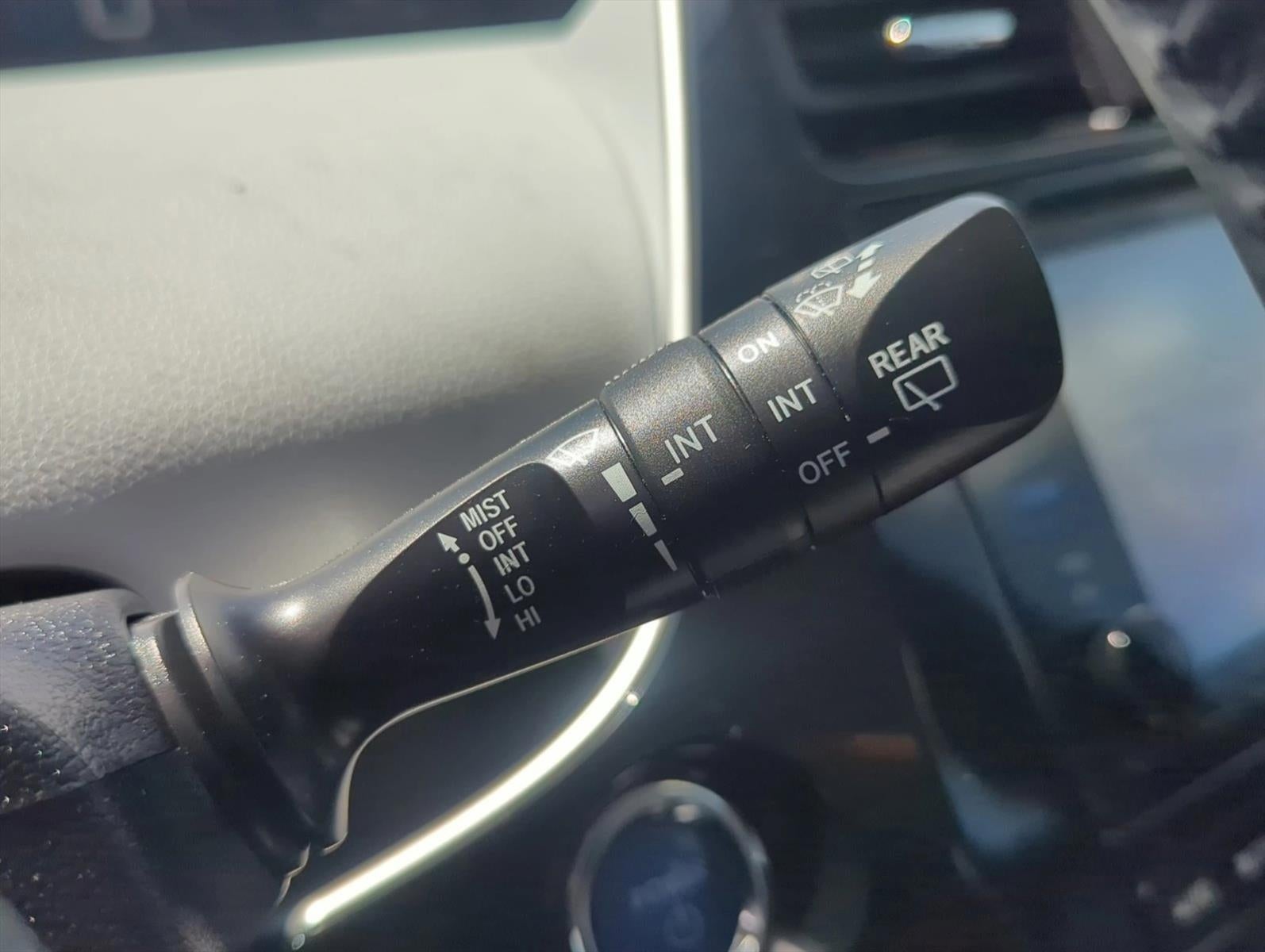 2018 Toyota Prius Three (Natl)