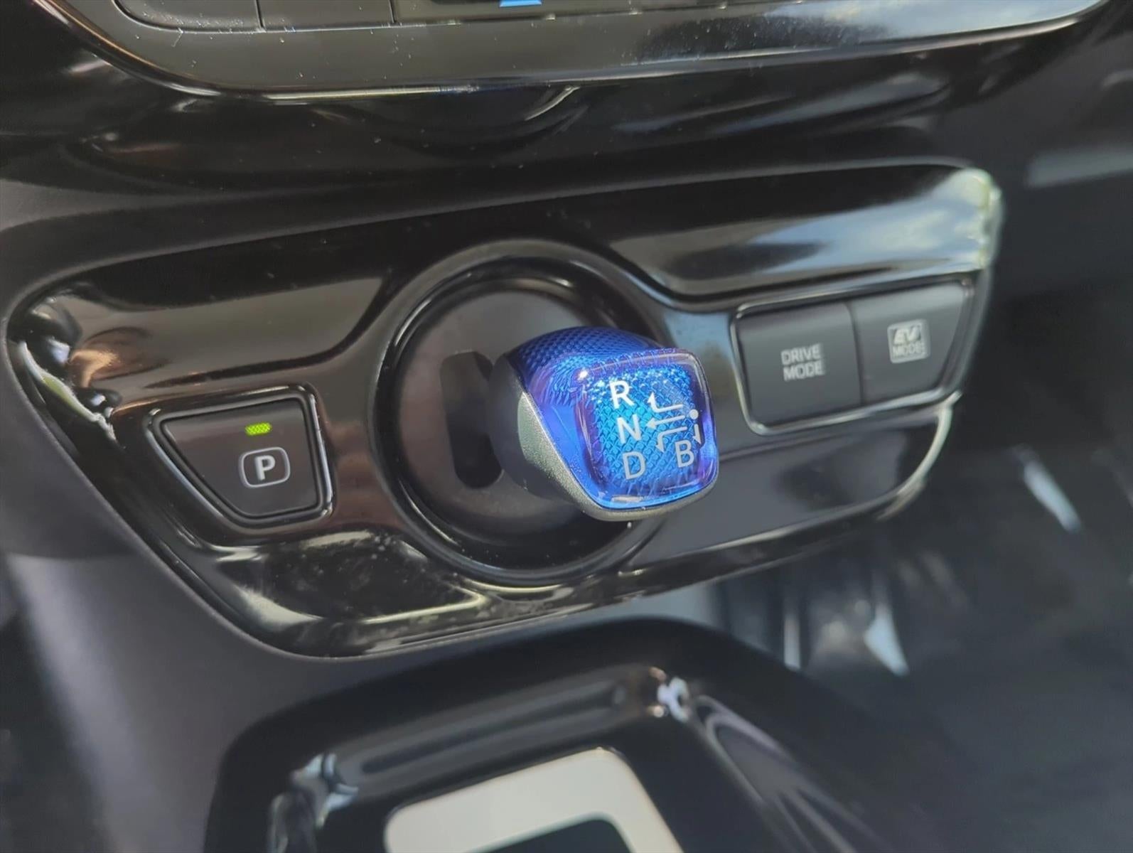 2018 Toyota Prius Three (Natl)