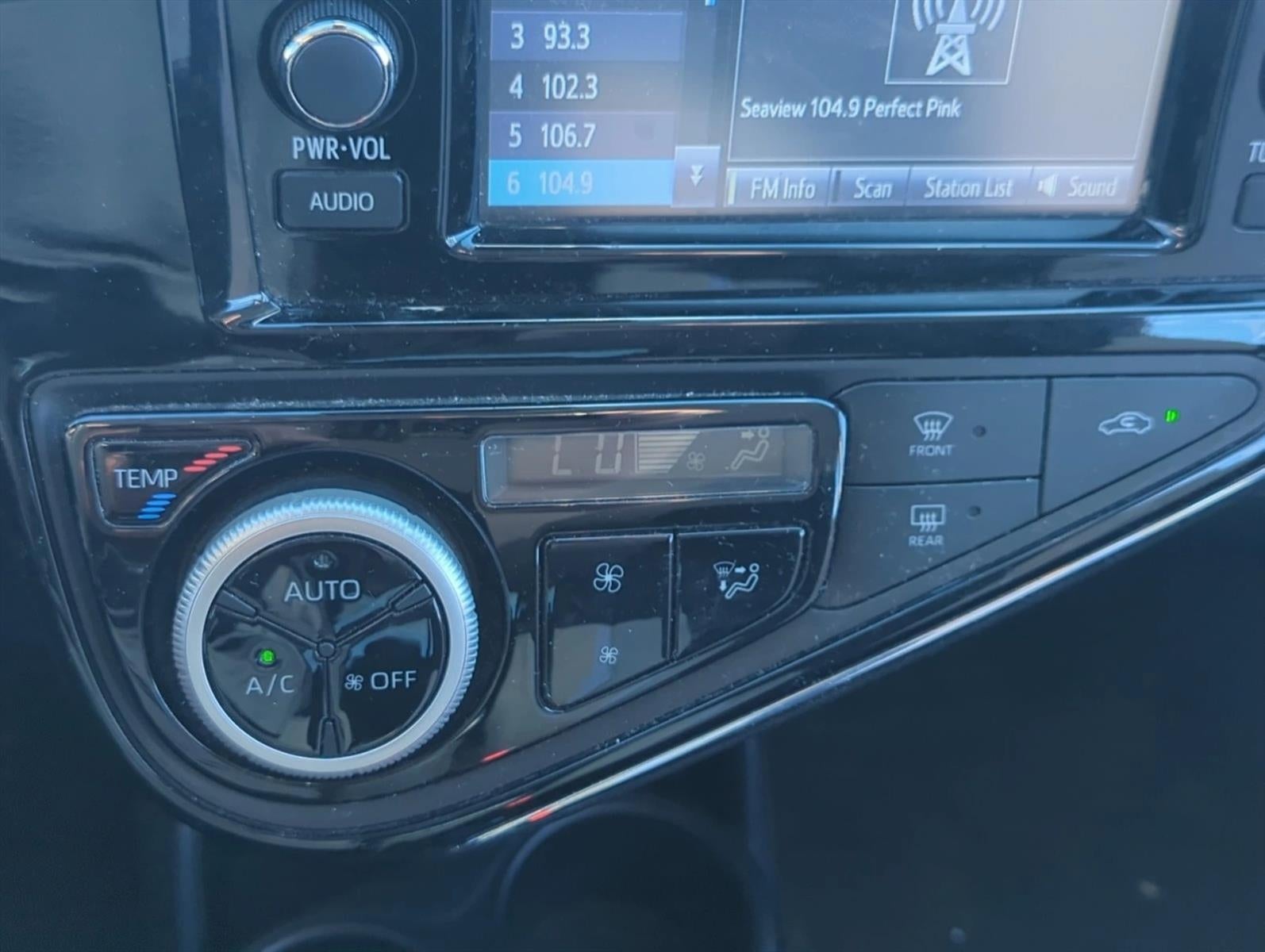 2018 Toyota Prius c Two (GS)