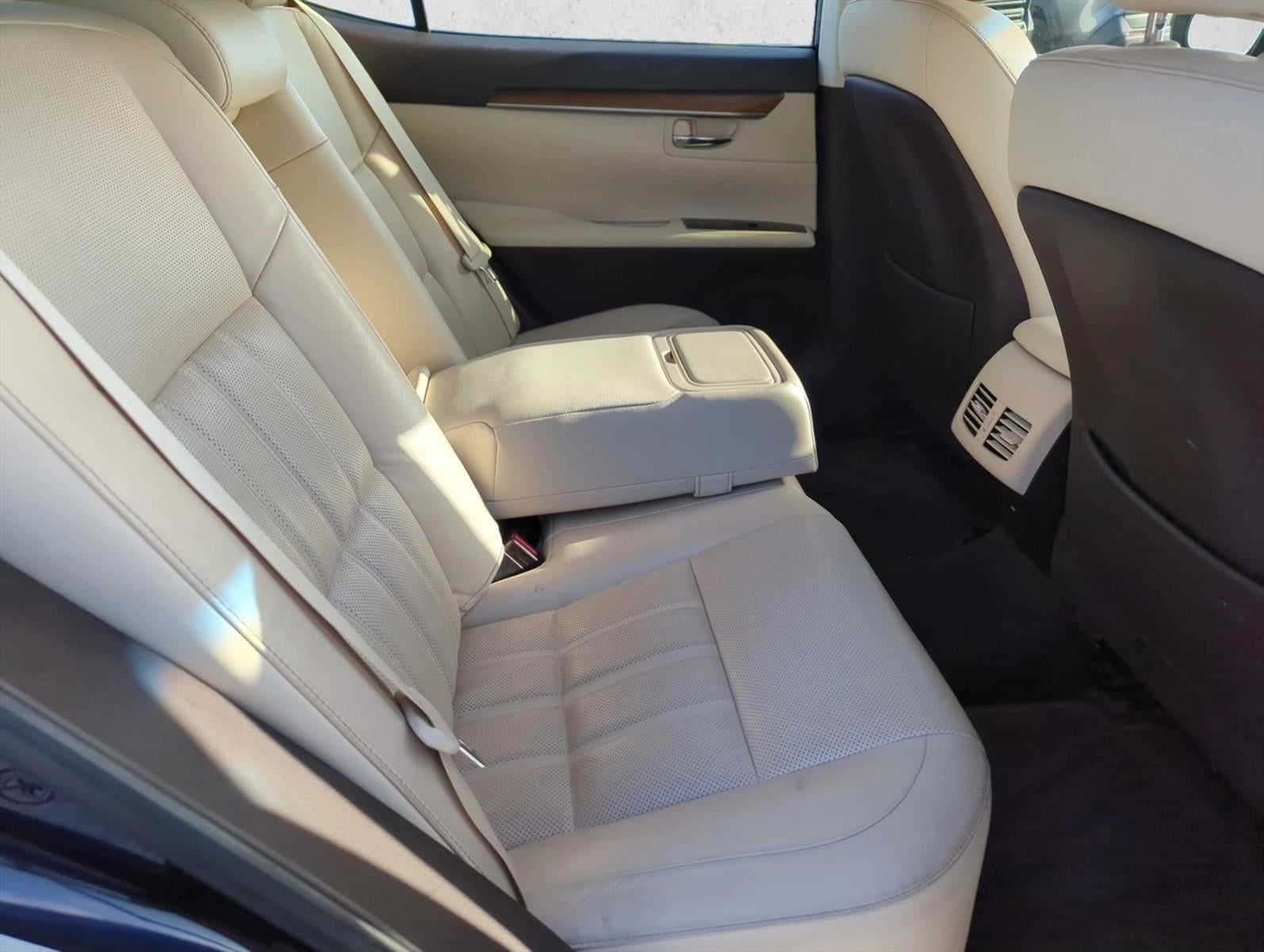 2016 Lexus ES 300h 4dr Sdn Hybrid