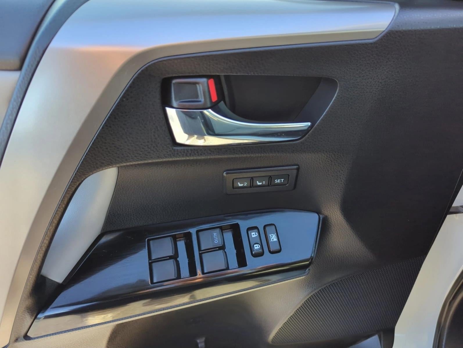 2017 Toyota RAV4 Hybrid Limited AWD (Natl)