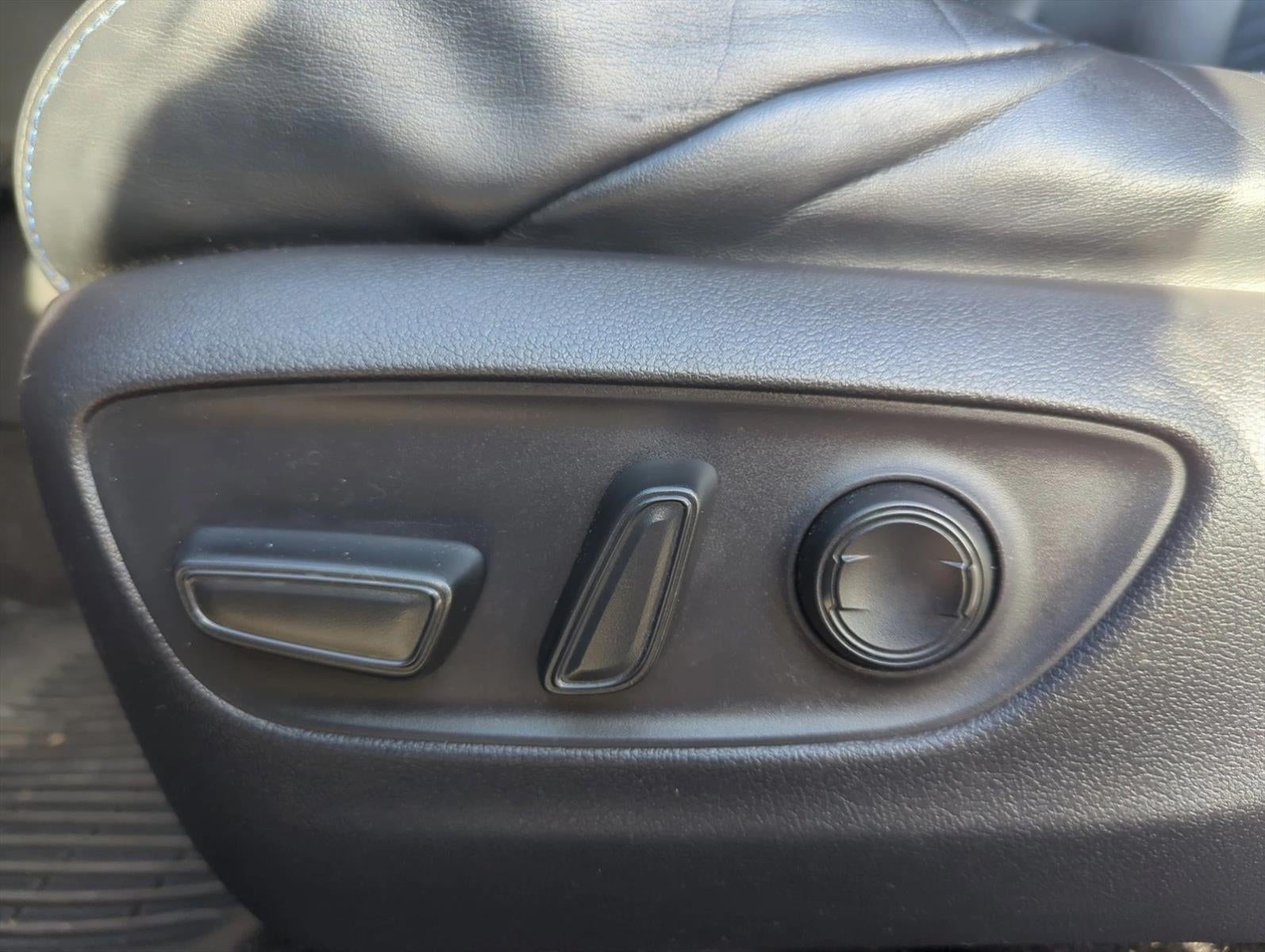 2019 Toyota RAV4 Hybrid XSE AWD (Natl)