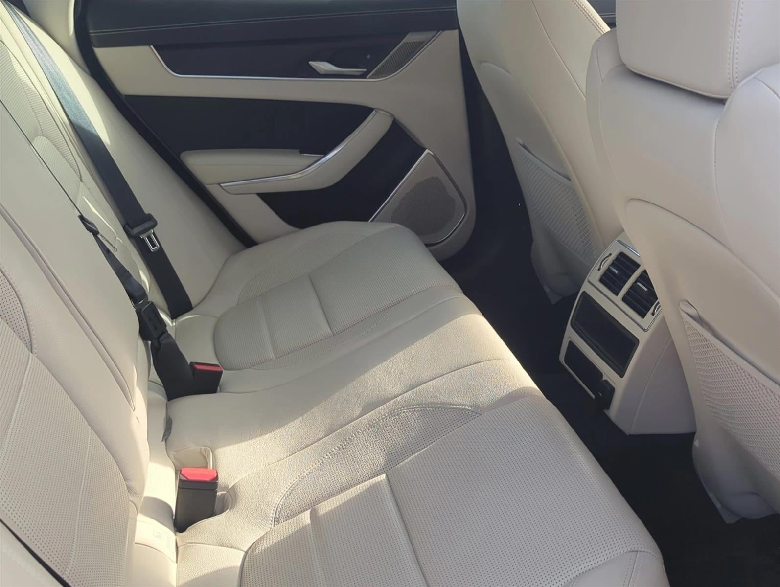 2021 Jaguar XF R-Dynamic SE Sedan AWD