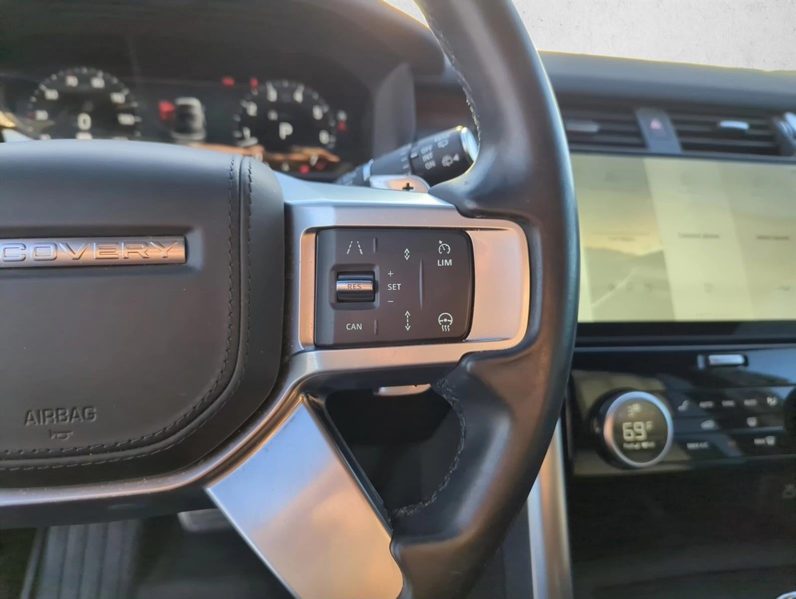 2024 Land Rover Discovery P360 Dynamic SE