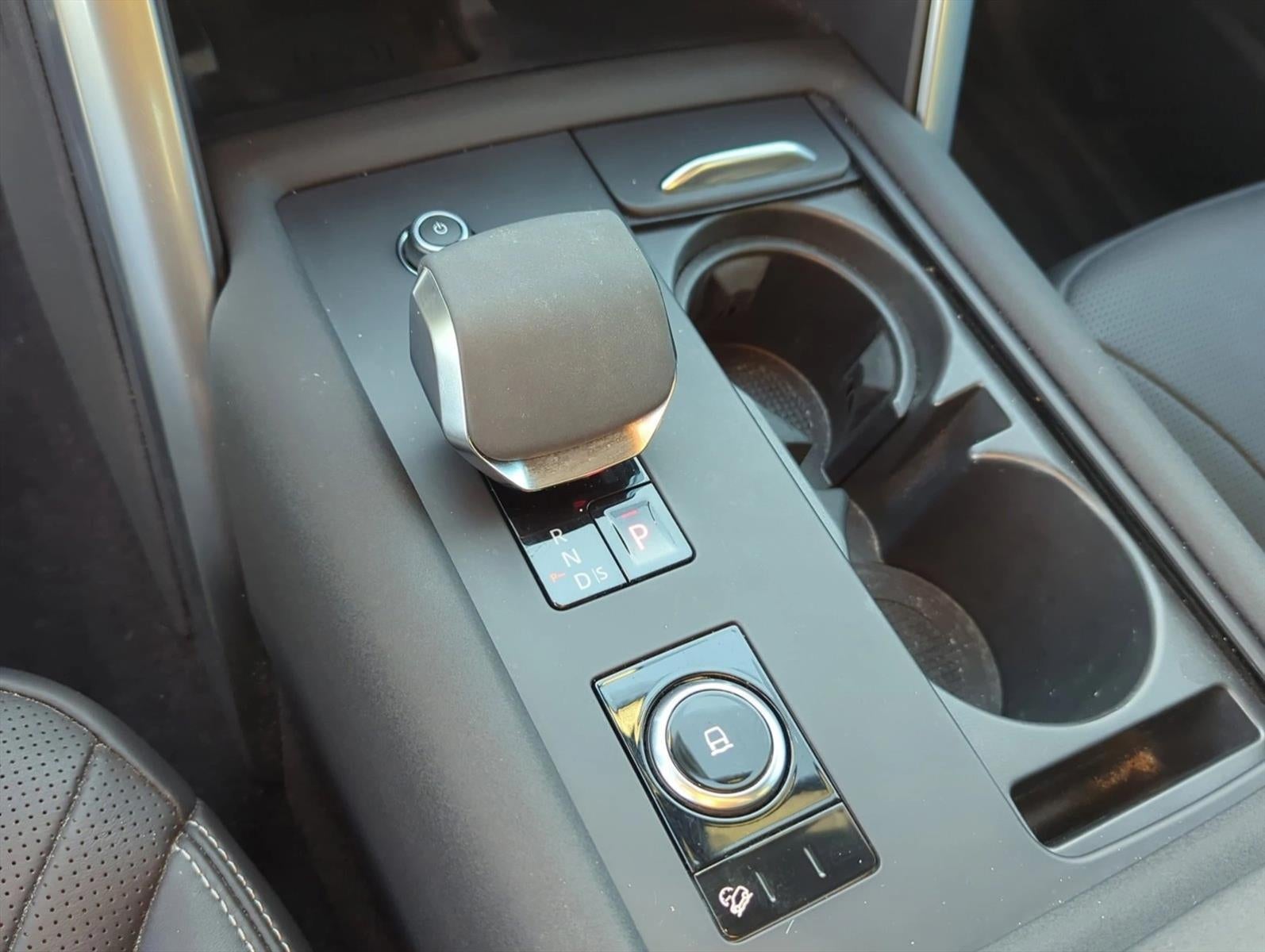 2024 Land Rover Discovery P360 Dynamic SE