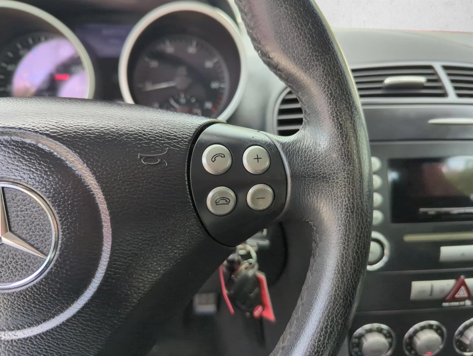 2005 Mercedes-Benz SLK Base