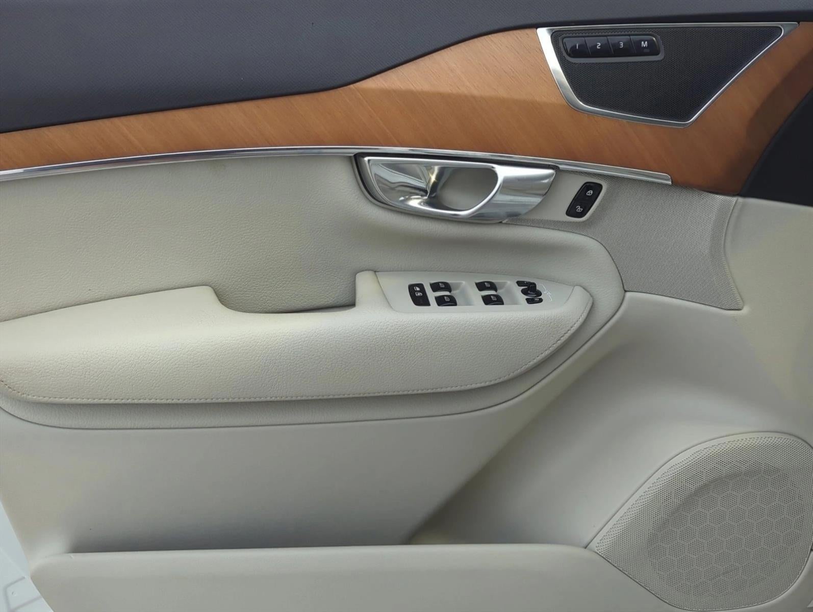 2022 Volvo XC90 T5 FWD Momentum 7P