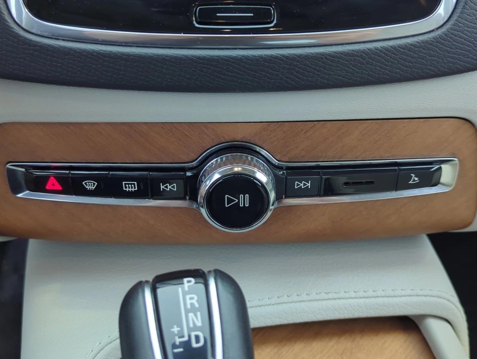 2022 Volvo XC90 T5 FWD Momentum 7P