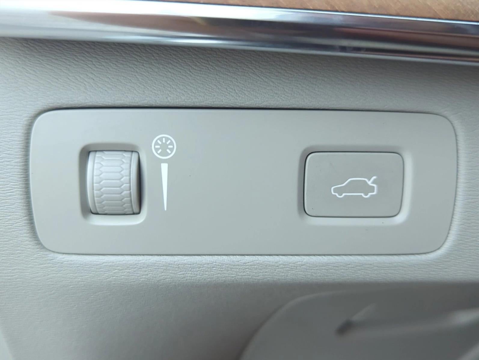 2022 Volvo XC90 T5 FWD Momentum 7P