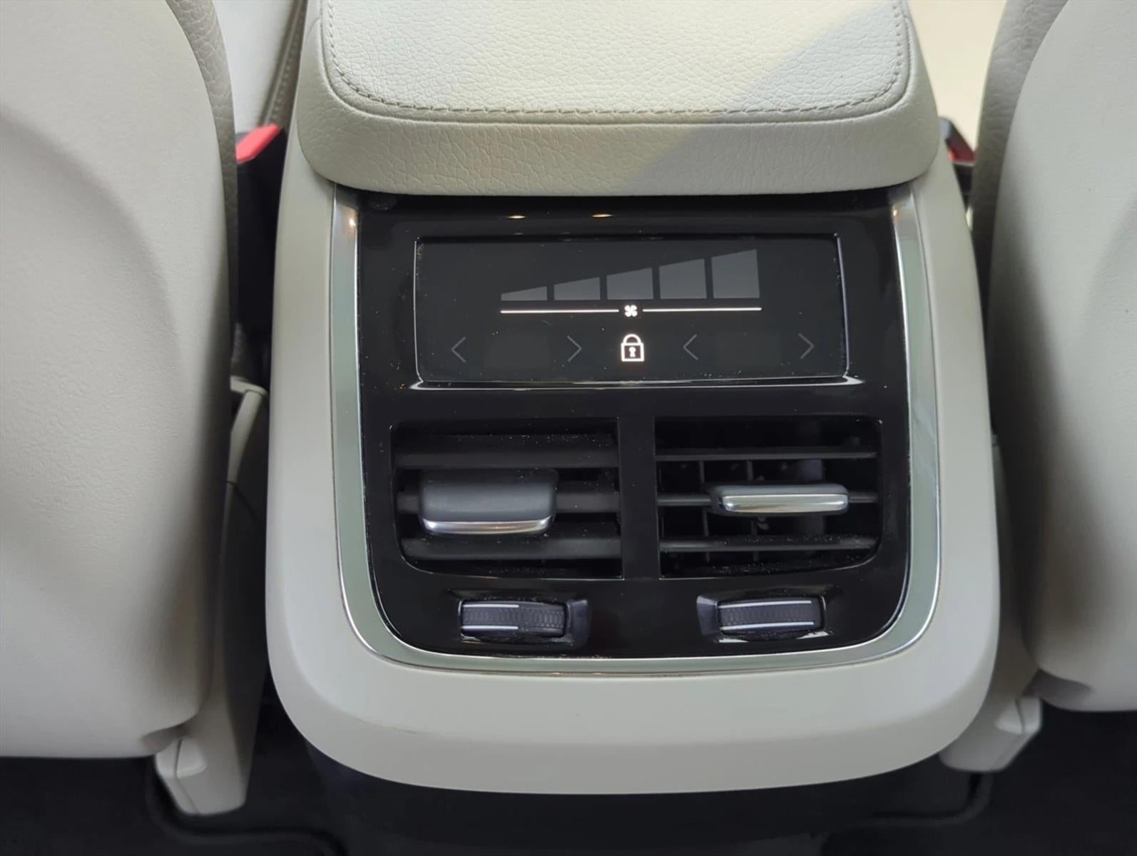 2022 Volvo XC90 T5 FWD Momentum 7P