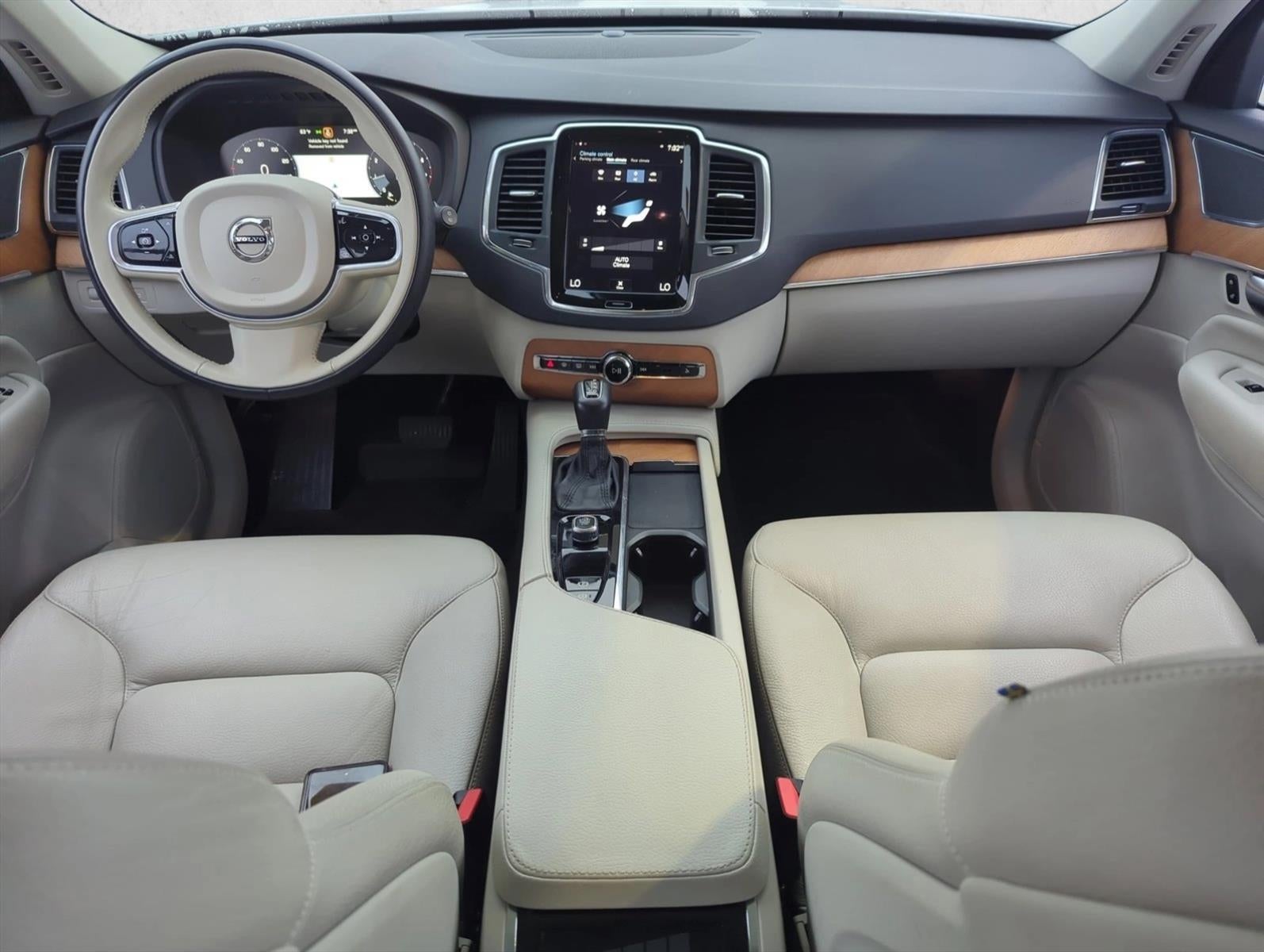 2022 Volvo XC90 T5 FWD Momentum 7P