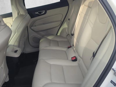 2021 Volvo XC60 T5 FWD Momentum