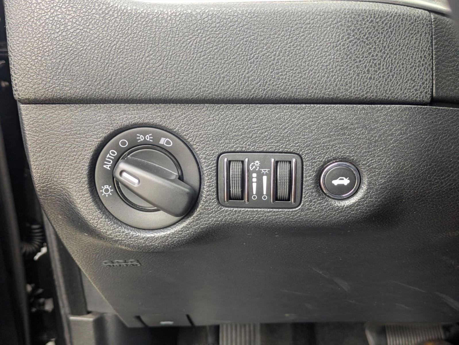 2015 Dodge Charger 4dr Sdn SE RWD