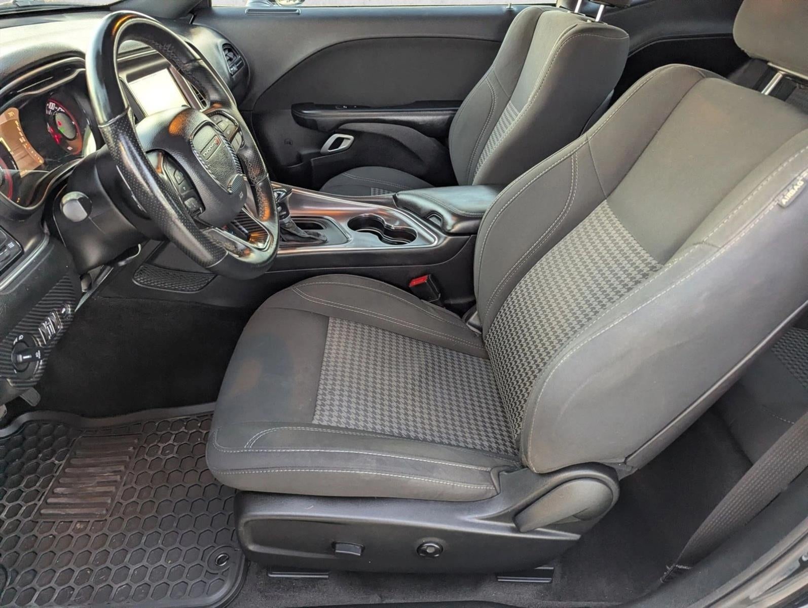 2016 Dodge Challenger 2dr Cpe SXT