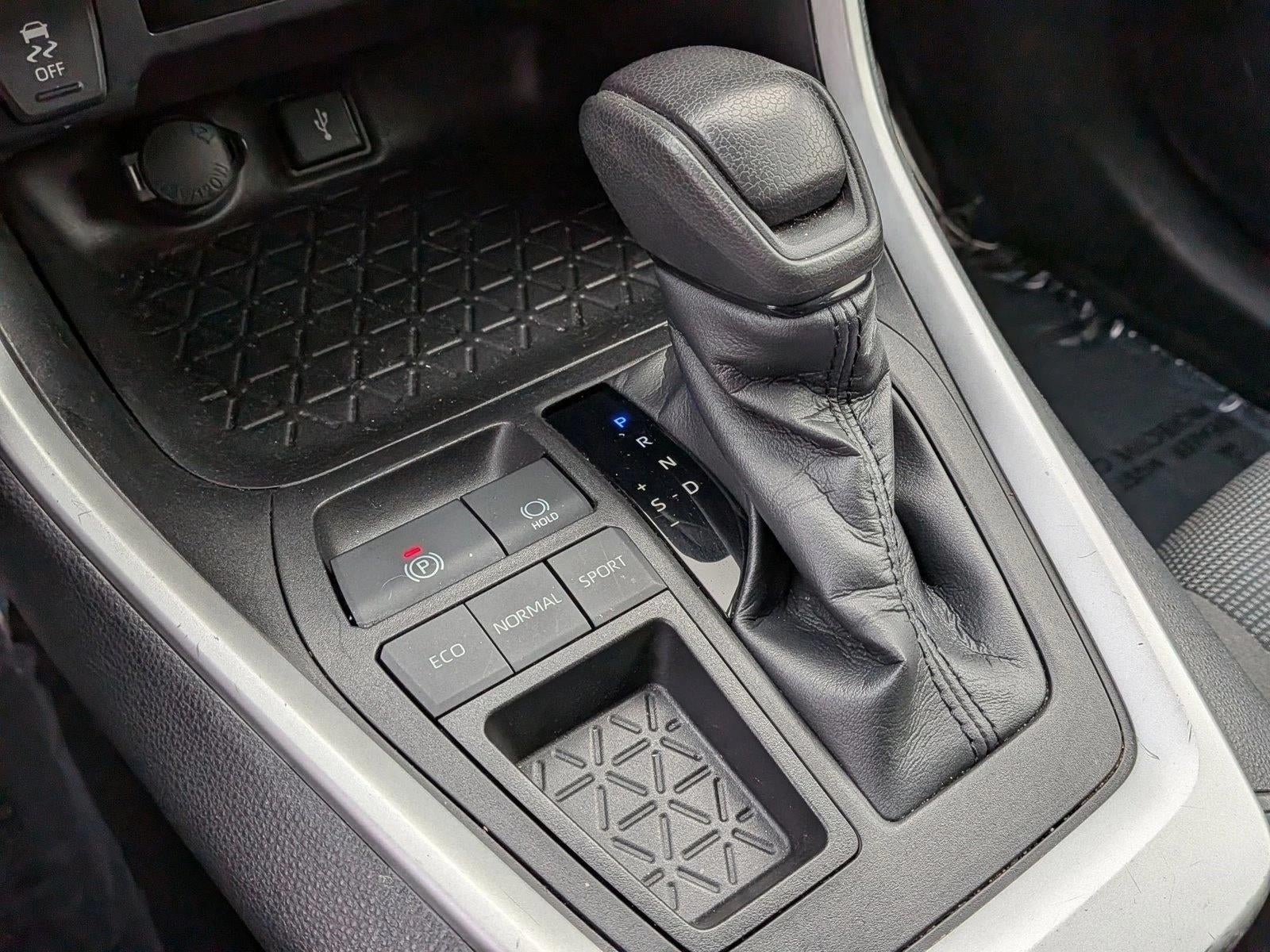 2022 Toyota RAV4 LE FWD (GS)