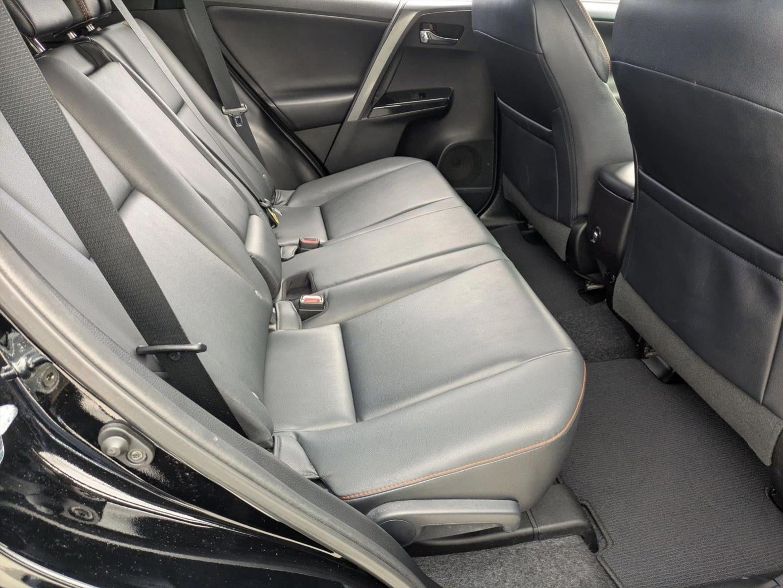 2017 Toyota RAV4 SE FWD (Natl)