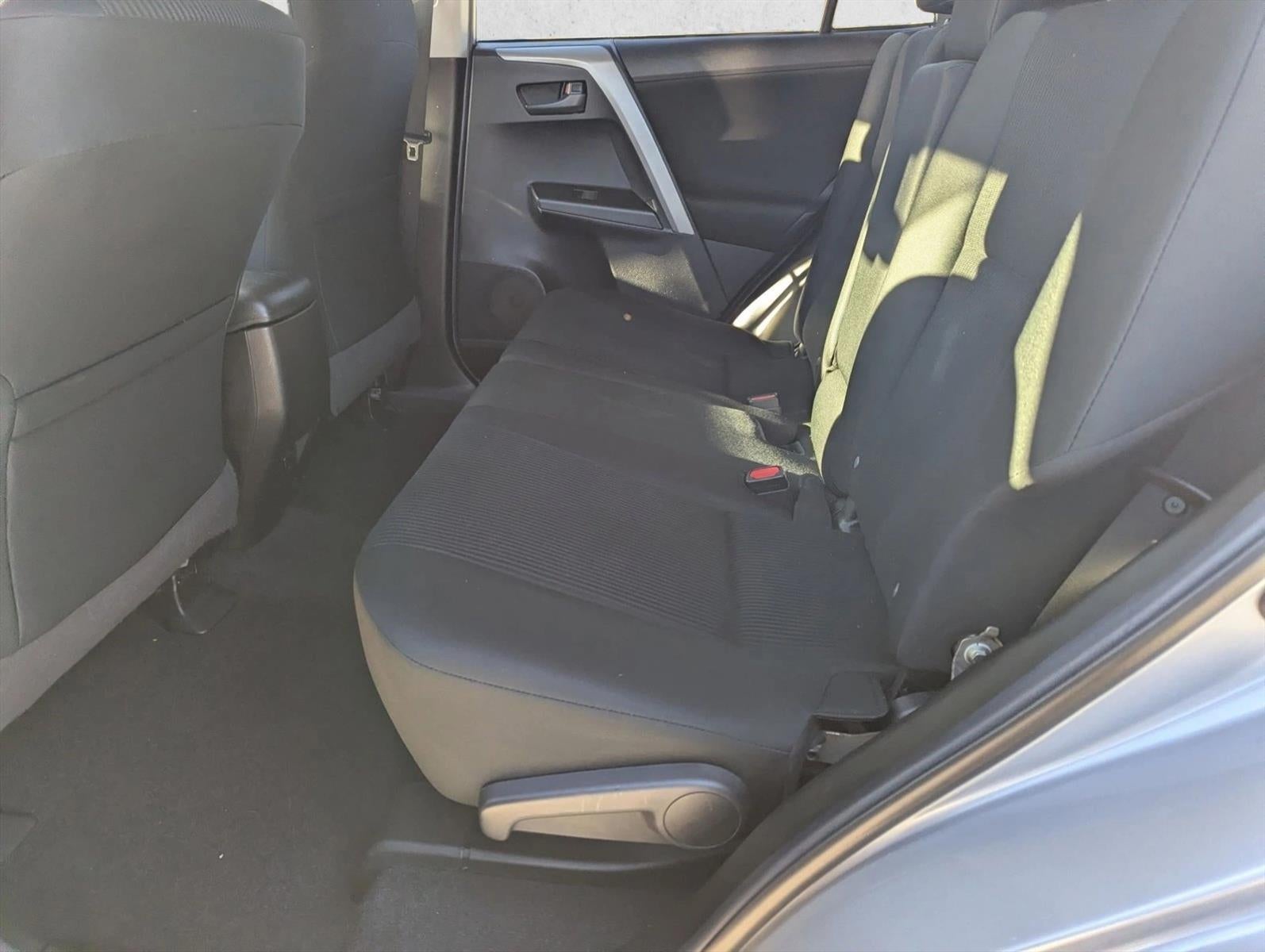 2018 Toyota RAV4 LE FWD (GS)