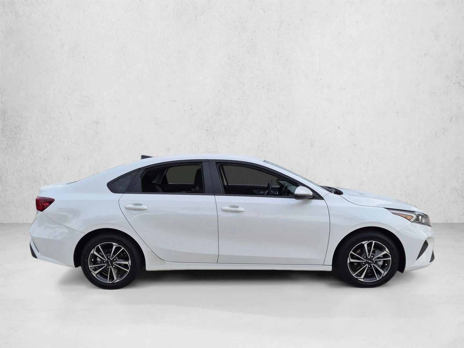 2023 Kia Forte LXS IVT