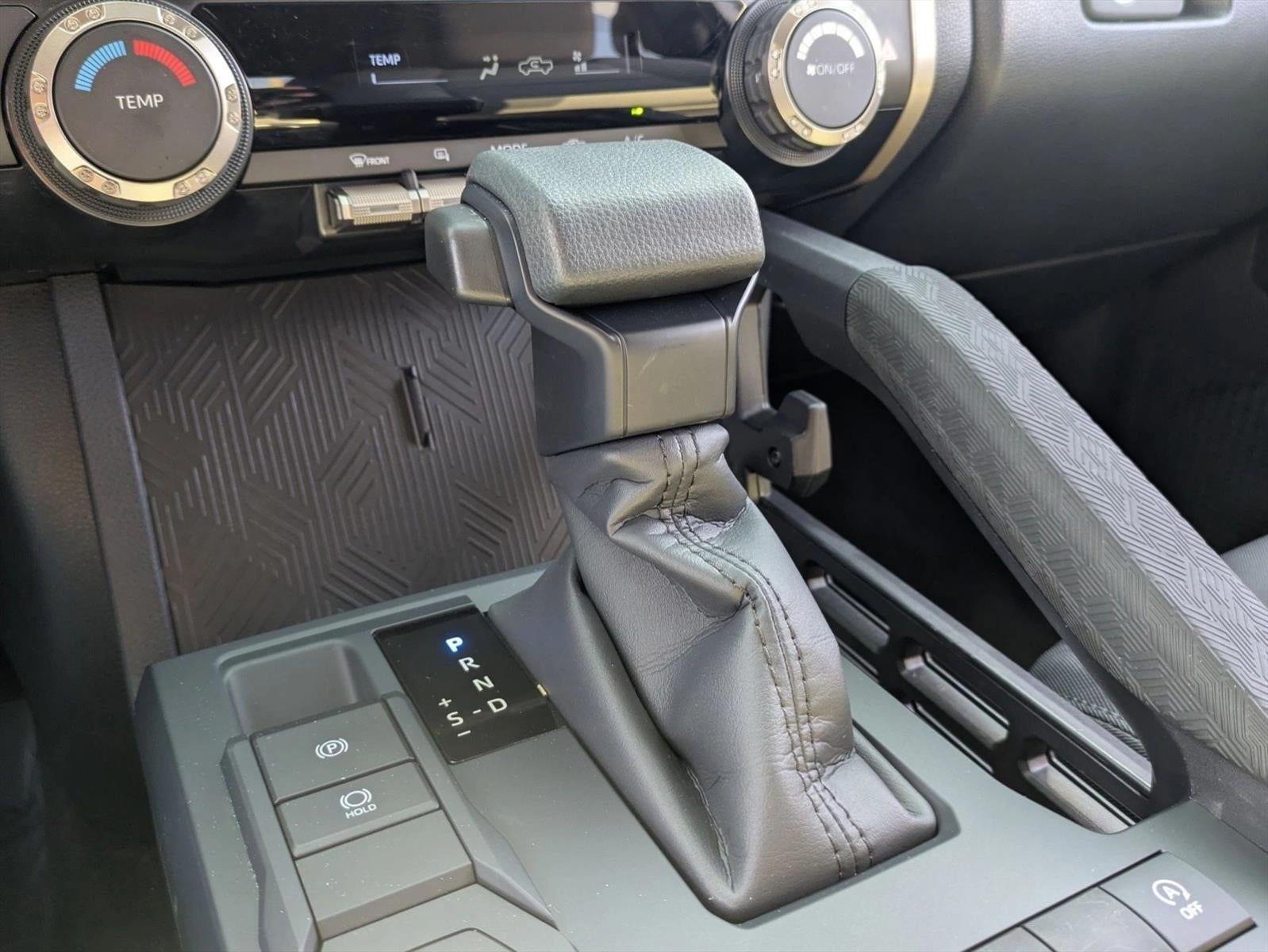 2026 Toyota Tacoma 2WD 2WD SR5 Double Cab 5' Bed AT (SE)