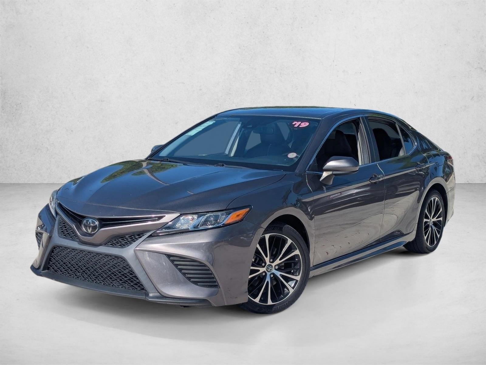 2019 Toyota Camry SE Auto (SE)