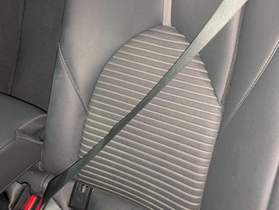 2019 Toyota Camry SE Auto (SE)