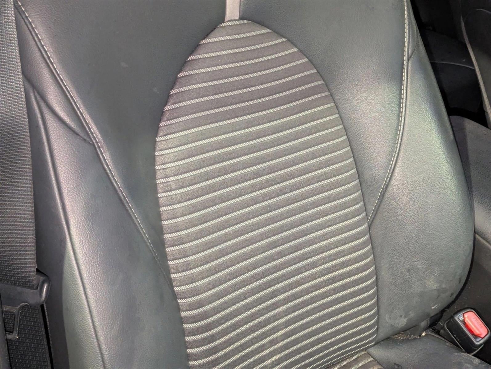 2019 Toyota Camry SE Auto (SE)