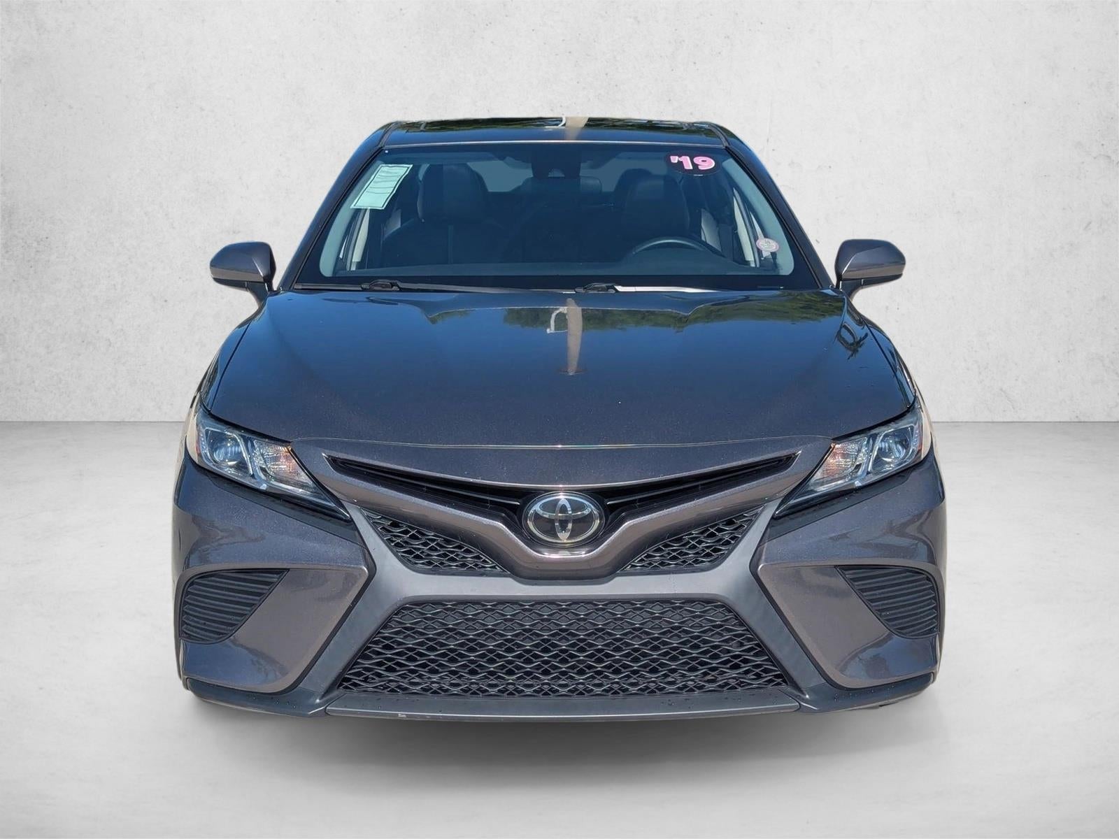 2019 Toyota Camry SE Auto (SE)