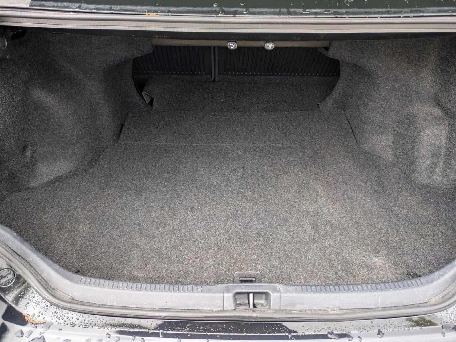 2017 Toyota Camry SE Auto (SE)