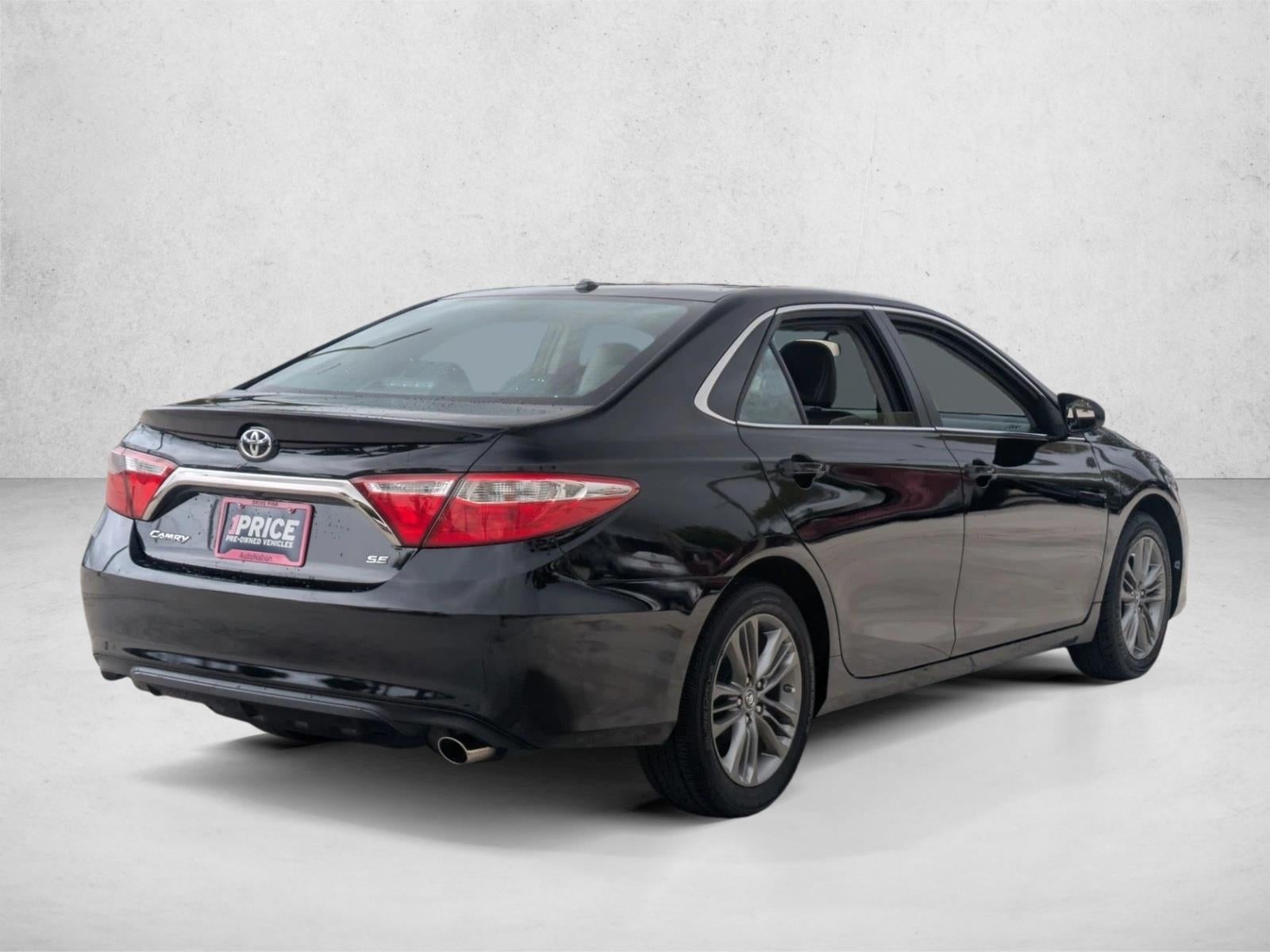 2017 Toyota Camry SE Auto (SE)