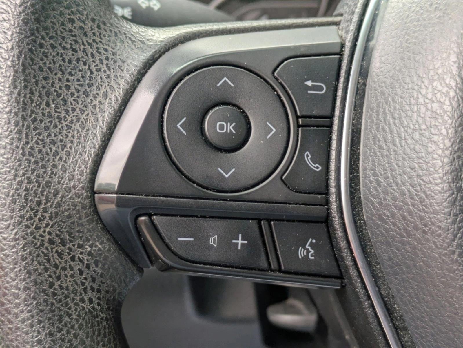 2020 Toyota Camry LE Auto (SE)