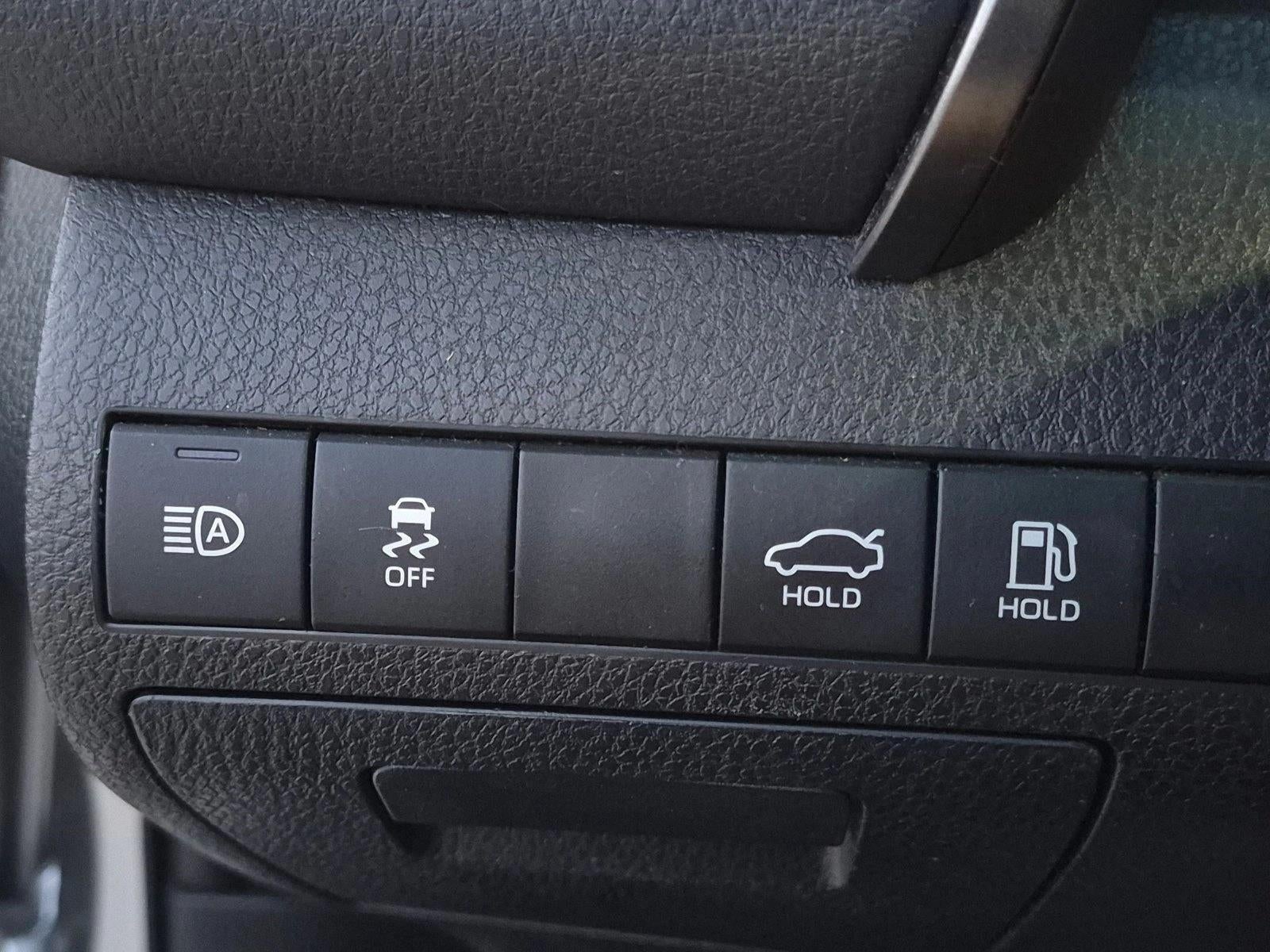 2022 Toyota Camry LE Auto (SE)