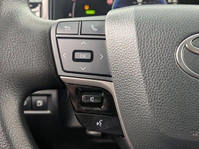 2025 Toyota Camry LE (SE)