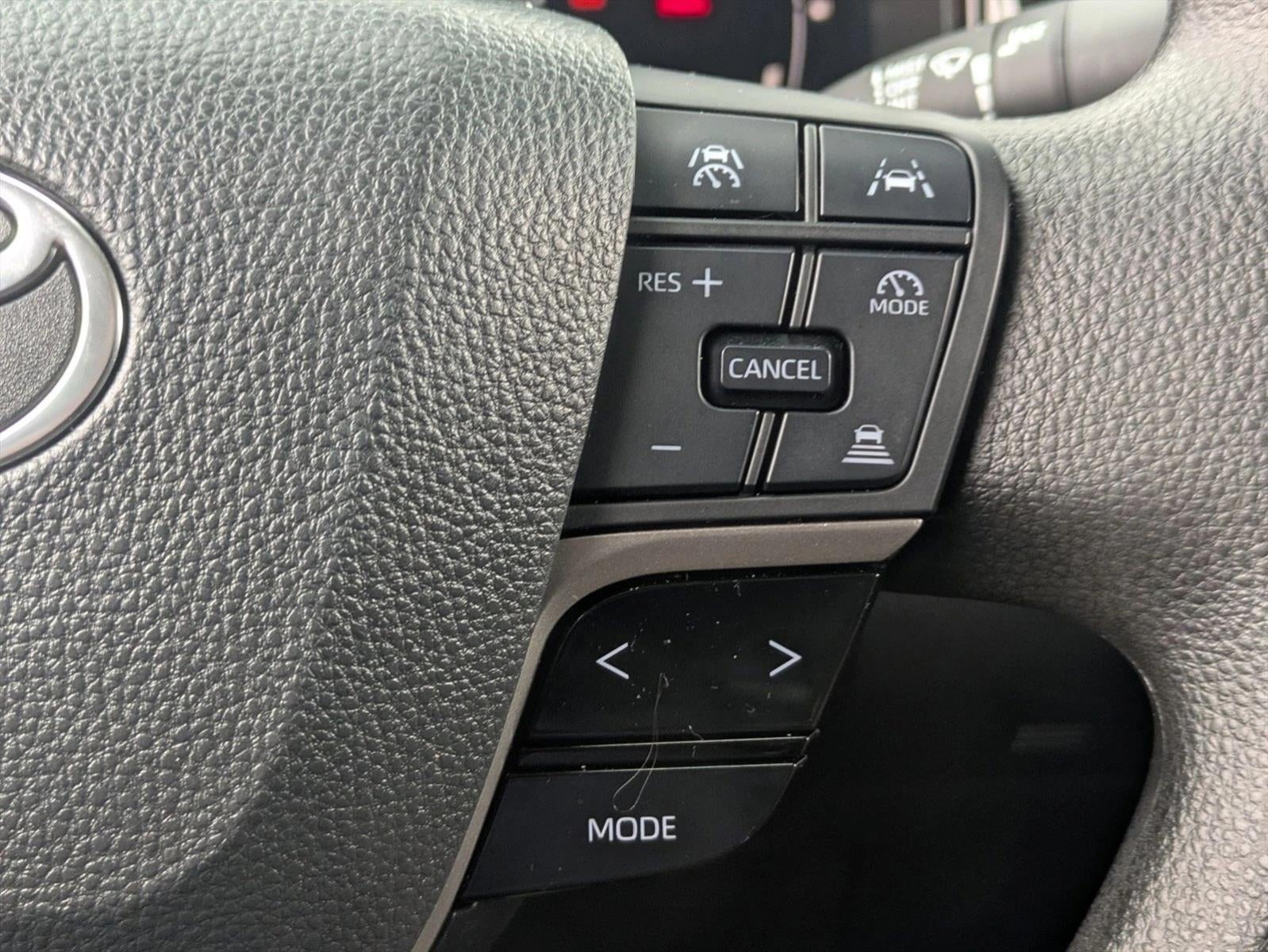 2025 Toyota Camry LE (SE)