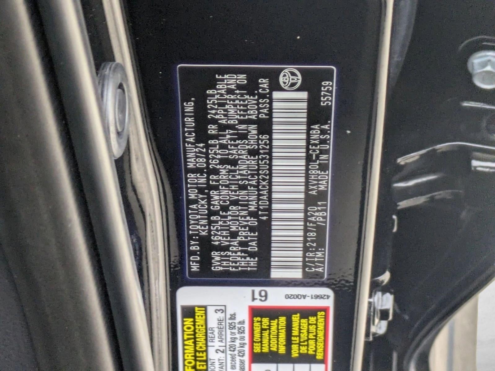 2025 Toyota Camry LE (SE)