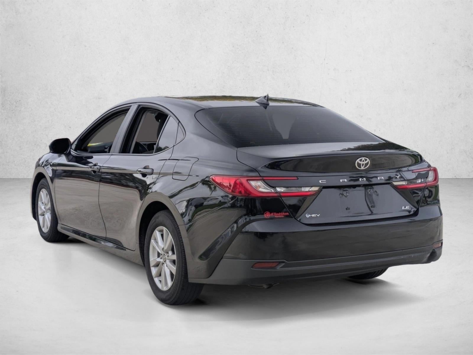 2025 Toyota Camry LE (SE)