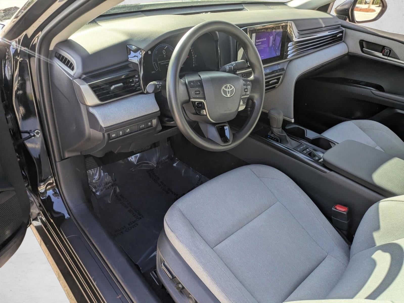 2025 Toyota Camry LE (SE)