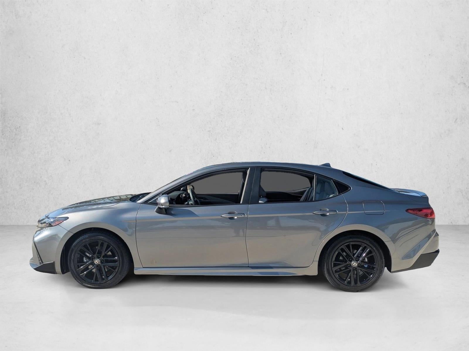 2025 Toyota Camry SE (Natl)