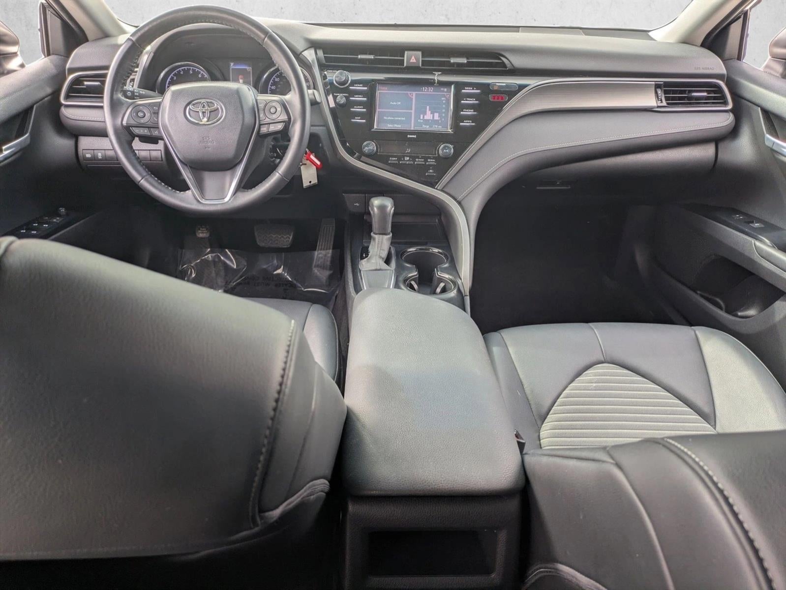 2020 Toyota Camry SE Auto (SE)