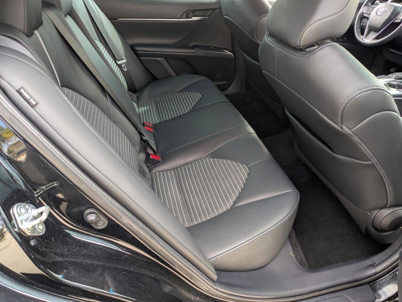 2020 Toyota Camry SE Auto (SE)